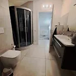 Bed & Breakfast Deluxe